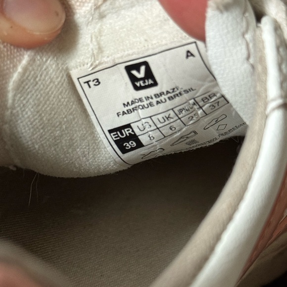 Veja 8 Urca Bicolor Low-Top Sneakers in Pink and White - Picture 7 of 9